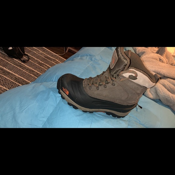 North face Boots 9.5 - Picture 2 of 2